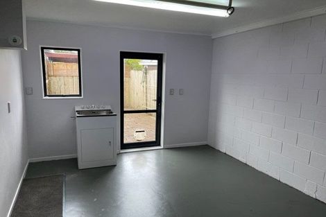 Photo of property in 2/55 Northcote Road, Hillcrest, Auckland, 0627