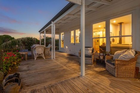 Photo of property in 68 Tarahunga Road, Levin, 5571