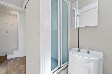 Photo of property in 58 Rothesay Bay Road, Rothesay Bay, Auckland, 0630