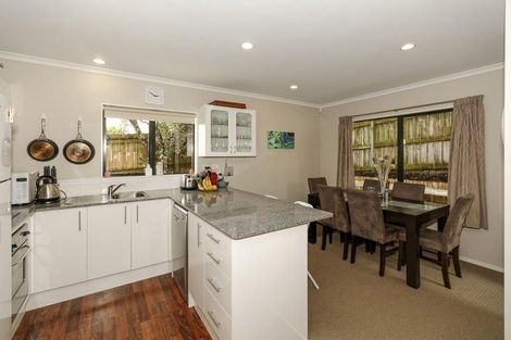 Photo of property in 10a Rena Place, West Harbour, Auckland, 0618