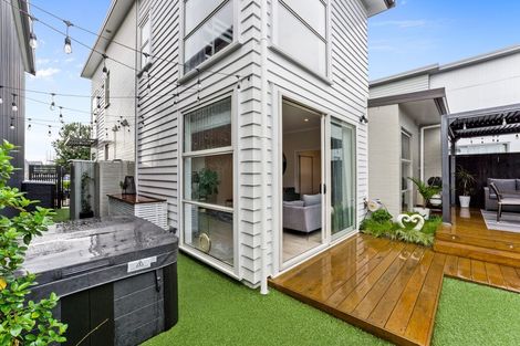 Photo of property in 73 Glidepath Road, Hobsonville, Auckland, 0616