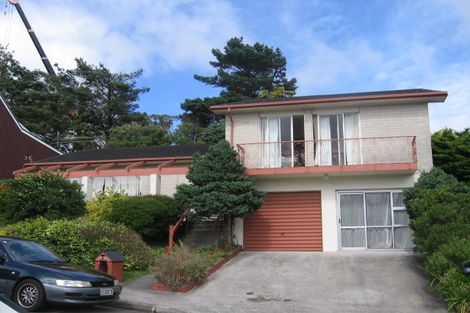 Photo of property in 2 Dundee Place, Crofton Downs, Wellington, 6035