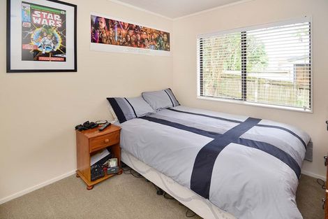 Photo of property in 2/73 Athena Drive, Totara Vale, Auckland, 0629