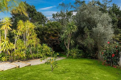 Photo of property in 28 Admirals Court Drive, Greenhithe, Auckland, 0632