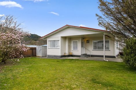 Photo of property in 1/6 Wellington Road, Wainuiomata, Lower Hutt, 5014