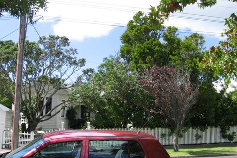 Photo of property in 18 Russell Street, Stanley Point, Auckland, 0624