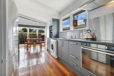 Photo of property in 38 Maui Pomare Street, Blockhouse Bay, Auckland, 0600