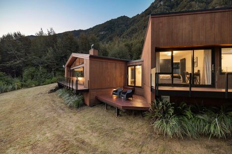 Photo of property in 18 Falcon Heights, Mount Creighton, Queenstown, 9371