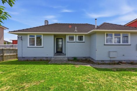 Photo of property in 19 Pukeori Street, Marfell, New Plymouth, 4310