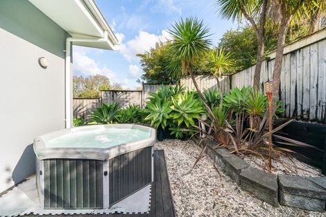 Photo of property in 4 Ilam Lane, Fairview Heights, Auckland, 0632