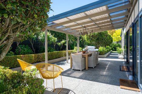 Photo of property in 11 Woodford Heights, Havelock North, 4130