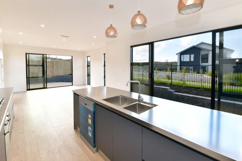 Photo of property in 15 Makenu Crescent, Wainui, Silverdale, 0992