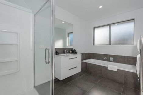 Photo of property in 18 Maui Place, Spotswood, New Plymouth, 4310