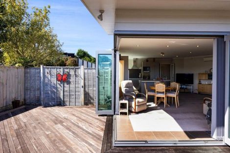 Photo of property in 4a Marchant Place, Westown, New Plymouth, 4310