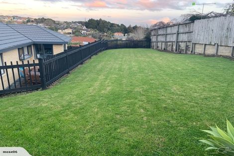 Photo of property in 24 Piper Place, Goodwood Heights, Auckland, 2105