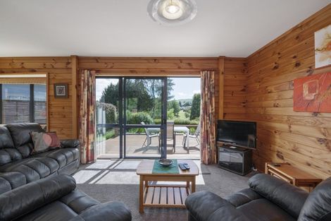 Photo of property in 1 Lakemere Way, Kinloch, Taupo, 3377