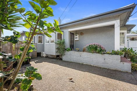 Photo of property in 2/33a Glen Road, Stanley Point, Auckland, 0624