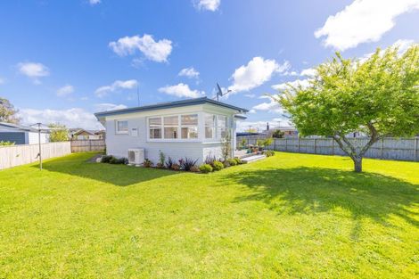 Photo of property in 2 Mears Road, St Andrews, Hamilton, 3200