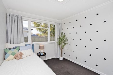 Photo of property in 27 Holloway Street, Waikiwi, Invercargill, 9810