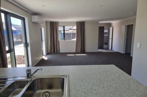 Photo of property in 79 Akoranga Place, Hornby, Christchurch, 8042