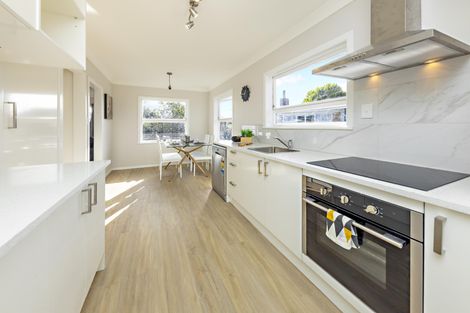 Photo of property in 59 Ferguson Street, Manurewa East, Auckland, 2102