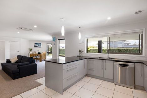 Photo of property in 45 Plescher Crescent, Leamington, Cambridge, 3432