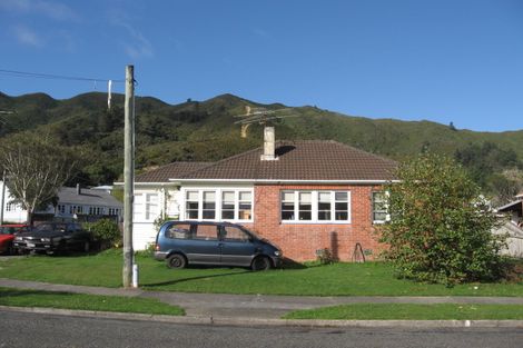 Photo of property in 5 Newcombe Street, Naenae, Lower Hutt, 5011