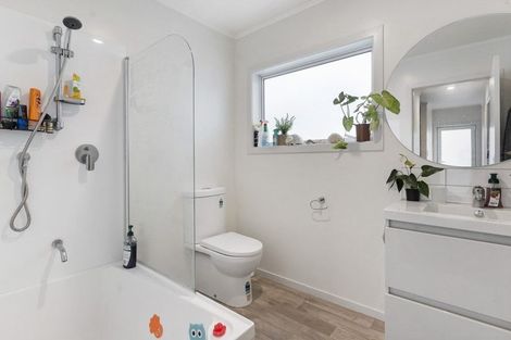 Photo of property in 16a Chilcott Road, Henderson, Auckland, 0612