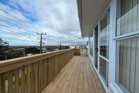 Photo of property in 27 Chivalry Road, Glenfield, Auckland, 0629