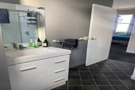 Photo of property in 1 Queen Street, Mount Victoria, Wellington, 6011