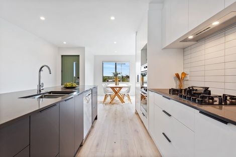 Photo of property in 15 Aquamarine Road, Rosehill, Papakura, 2113