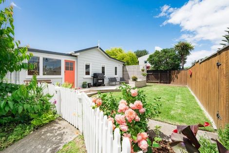 Photo of property in 100 Matatua Road, Raumati Beach, Paraparaumu, 5032