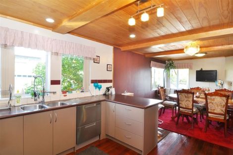 Photo of property in 2a Bamboo Grove, Kelston, Auckland, 0602