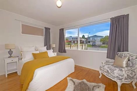 Photo of property in 5 Bodi Place, Te Atatu South, Auckland, 0610