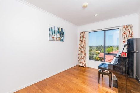 Photo of property in 12 Van Dyke Place, West Harbour, Auckland, 0618