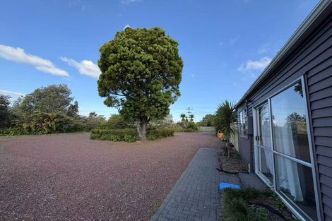 Photo of property in 646 Waitakere Road, Kumeu, 0891