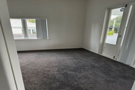 Photo of property in 155 Glenfield Road, Hillcrest, Auckland, 0626