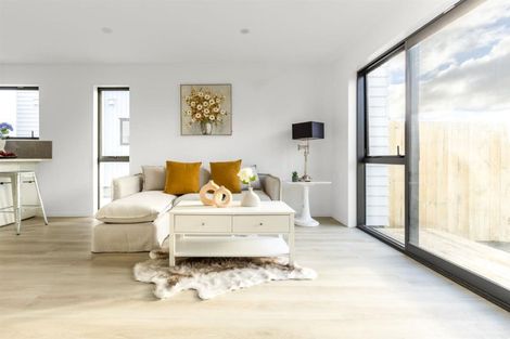 Photo of property in 62 Peninsula Road, Mangere, Auckland, 2022