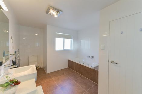 Photo of property in 45 Rosewell Crescent, Flat Bush, Auckland, 2019