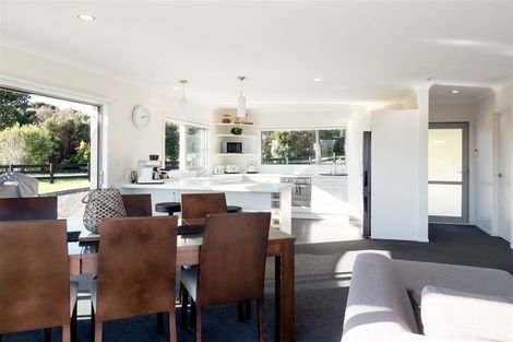 Photo of property in 2 Lichen Grove, Russell, 0272