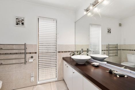 Photo of property in 4 Lady Bell Grove, Lowry Bay, Lower Hutt, 5013