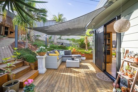 Photo of property in 2/9 Tipau Street, Torbay, Auckland, 0630