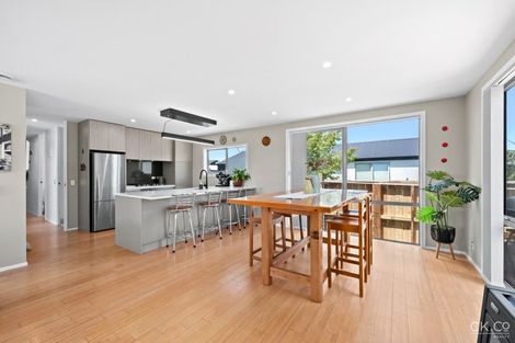 Photo of property in 22 Otonga Heights, Maungaraki, Lower Hutt, 5010