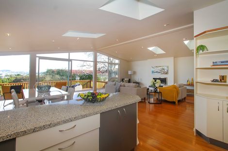Photo of property in 99 Pupuke Road, Northcote, Auckland, 0627