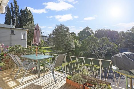 Photo of property in 36 Sutherland Road, Point Chevalier, Auckland, 1025