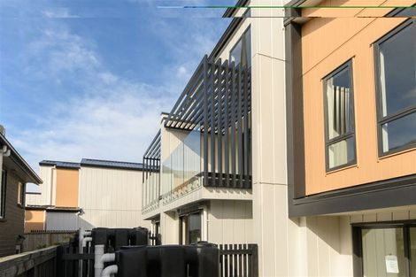 Photo of property in 5/11 Scanlen Terrace, Kelston, Auckland, 0602