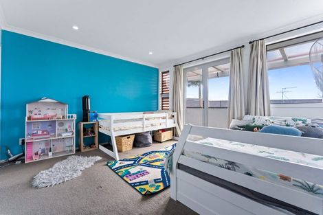 Photo of property in 11f Clearwater Cove, West Harbour, Auckland, 0618