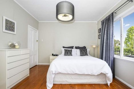 Photo of property in 40 Roberton Road, Avondale, Auckland, 1026