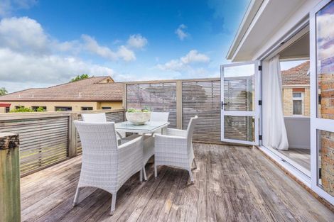 Photo of property in 22 Forest Lake Road, Forest Lake, Hamilton, 3200