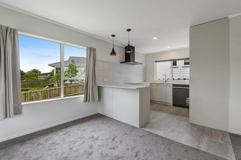 Photo of property in 2/2 Rook Place, Unsworth Heights, Auckland, 0632